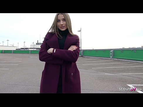 ❤️ GERMAN SCOUT hè un sognu chì tocca STEELE, PARCHEGGIU TELLTALE E SEXY PER I SOLDI ️ Video porno à noi ️❤