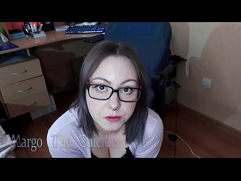 ❤️ Sexy Girl with Glasses Sucks Dildo Deeply on Camera ️ Video porno à noi ️❤