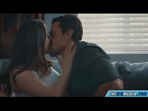 ❤️ Sessu romanticu cù una bona mamma tettona ️ Video porno à noi ️❤