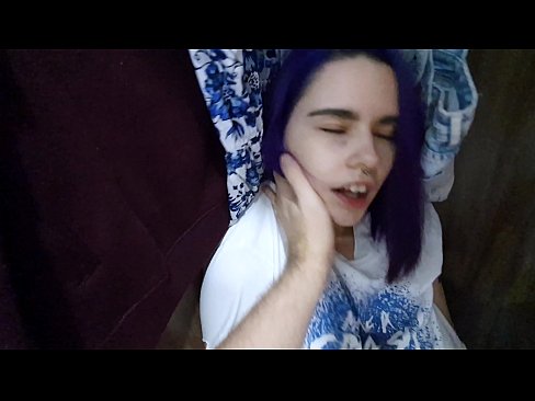 ❤️ Truvò a mo surella in l'armadiu è l'aiutò à cum ️ Video porno à noi ️❤